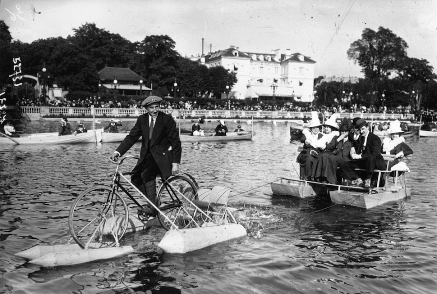 Concours de cycles nautiques sur le lac d'Enghien 1914 - Source : gallica.bnf.fr / Bibliothèque nationale de France
