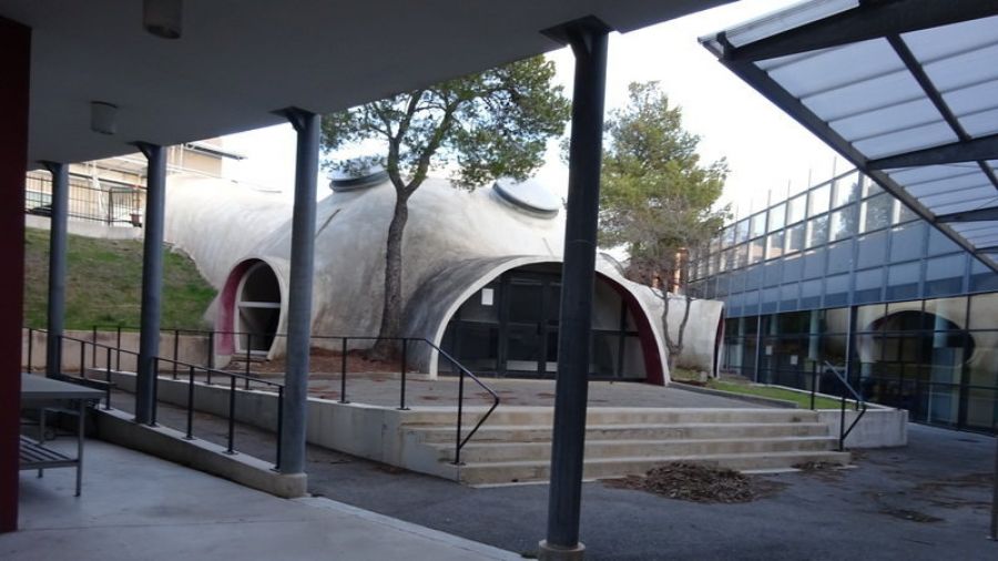 Les bulles d'Antii Lovag du collège de l'Estérel à Saint Raphaël - Photo : Philippe Arnassan
