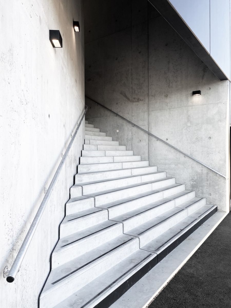 Tribunes et vestiaires du Stade Omnisports à Thouars par Thibaudeau