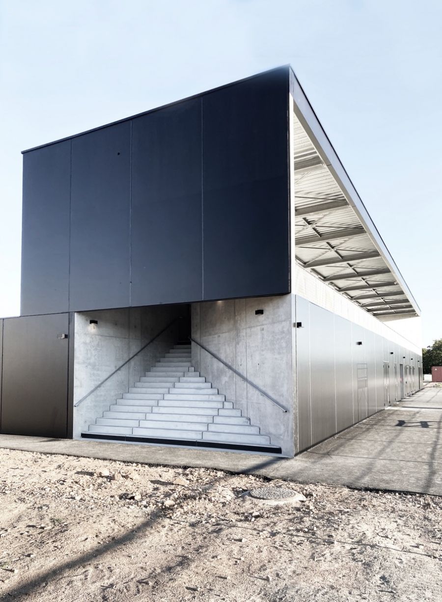 Tribunes Et Vestiaires Du Stade Omnisports à Thouars Par Thibaudeau ...