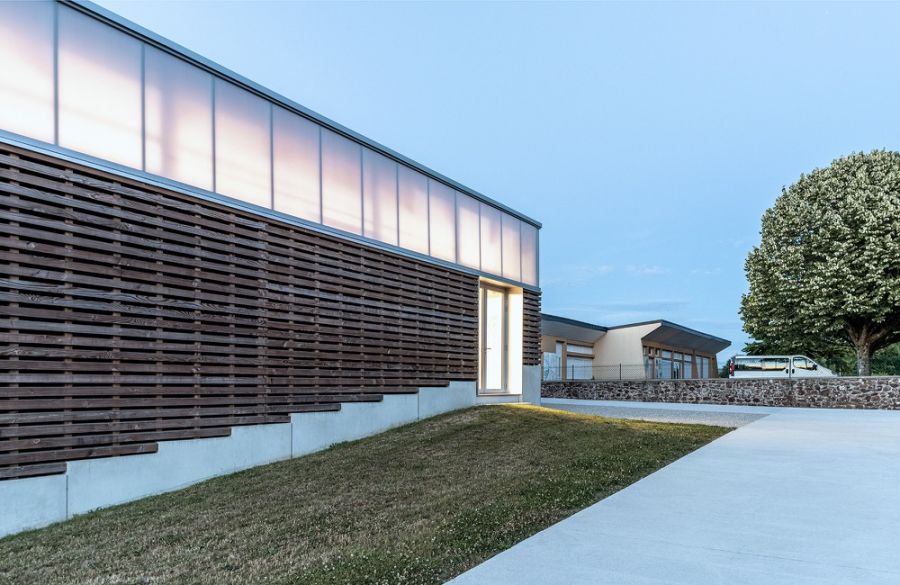 Extension et restructuration du groupe scolaire d’Ambrières-les-Vallées - Arch. talu . tristan brisard architecte et Onze 04 architectes © Simon Guesdon et Tristan BrisardExtension et restructuration du groupe scolaire d’Ambrières-les-Vallées - Arch. talu