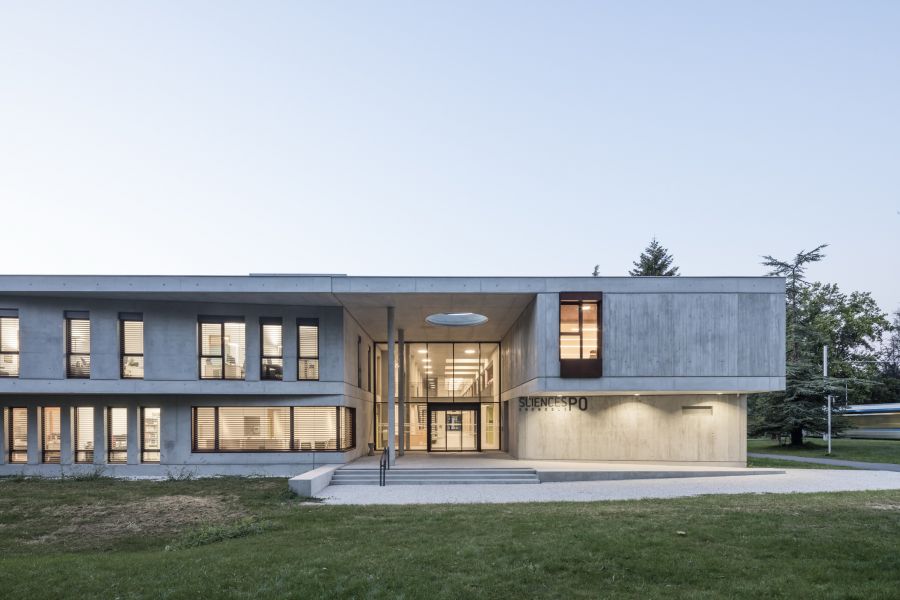 Extension, restructuration et réhabilitation de l’Institut d’Études Politiques de Grenoble - Arch. Chapus Royer Architectures © Luc Bœgly