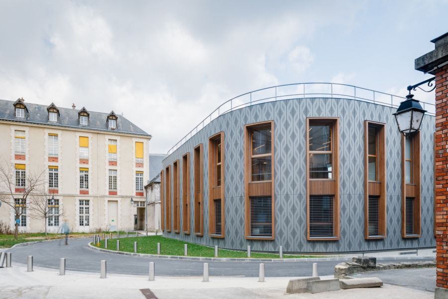 Crèche en bois dans l’hôpital St-Louis - Arch. Janez-Nguyen Architectes et LINIA  © Benoit Florençon