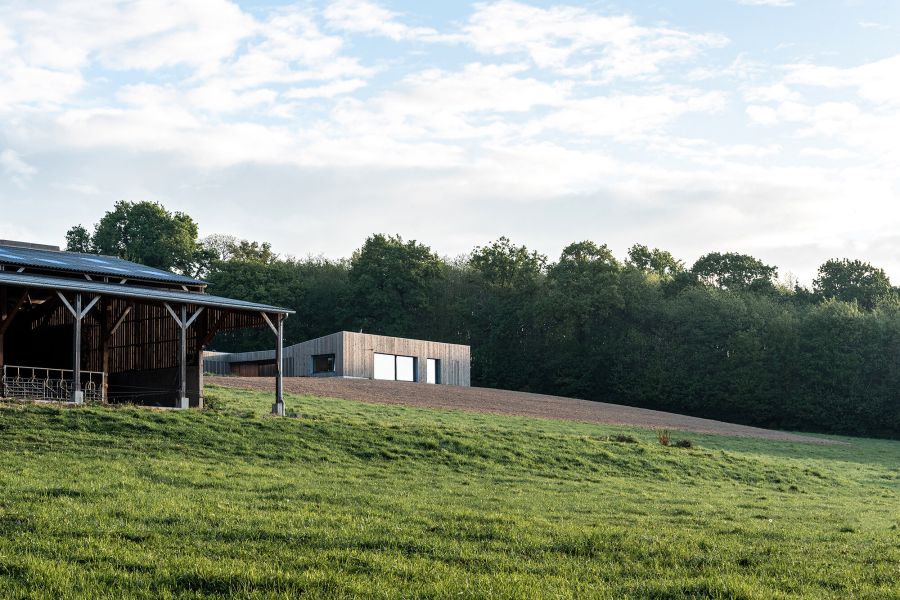 Maison sur le champ - Arch. Tristan Brisard © Simon Guesdon