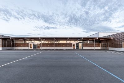 Extension et restructuration du groupe scolaire d’Ambrières-les-Vallées - Arch. talu . tristan brisard architecte et Onze 04 architectes © Simon Guesdon et Tristan BrisardExtension et restructuration du groupe scolaire d’Ambrières-les-Vallées - Arch. talu