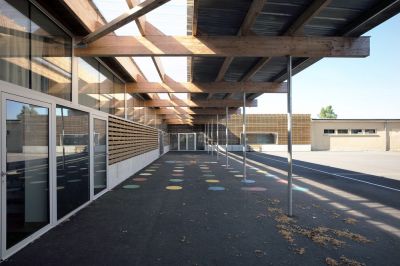 Extension et restructuration du groupe scolaire d’Ambrières-les-Vallées - Arch. talu . tristan brisard architecte et Onze 04 architectes © Simon Guesdon et Tristan BrisardExtension et restructuration du groupe scolaire d’Ambrières-les-Vallées - Arch. talu