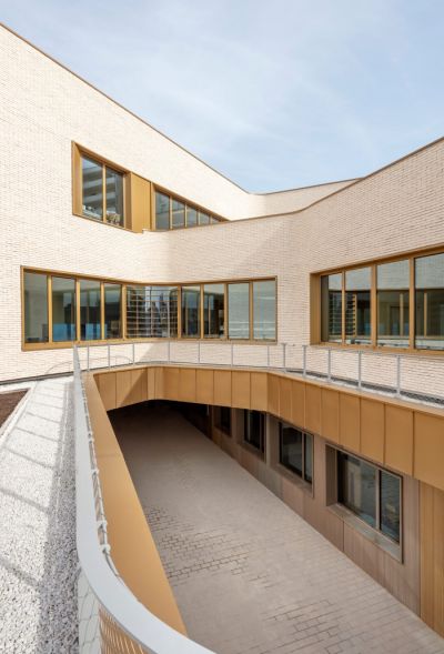 Collège Jean Vilar à La Courneuve - Arch. agence engasser + associés et agence Romeo architecture © Luc Bœgly