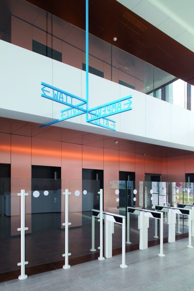 Hall d'entrée, projet Villarte pour RTE - Arch. AFAA Architecture, signalétique : Bureau 205 © Jérôme Ricolleau