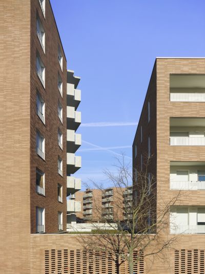 Cour Magenta & Les Fenetras - Arch. Taillandier Architectes Associés © Roland Halbe