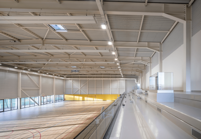 Complexe sportif à Buc - Arch. agence engasser & associés © Luc Bœgly