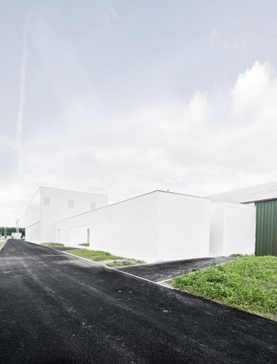 Complexe Tennistique de Rochefort - arch. Pierre-Arthur Thibaudeau Architecture © Pierre-Arthur Thibaudeau Architecture